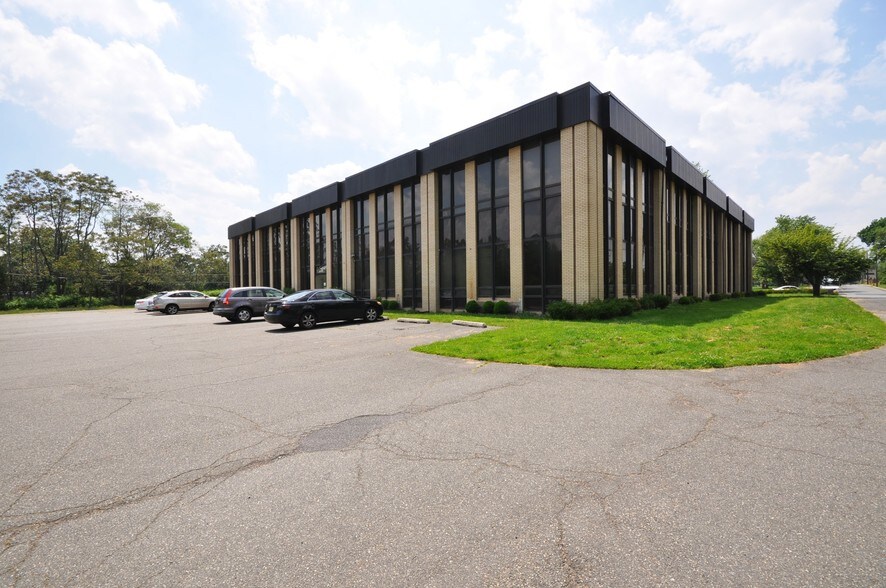 More Photos Of 347 Elizabeth Ave, Somerset Office For Lease