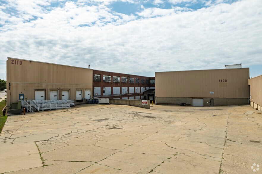 More Photos Of 2100 S Washington Ave, Lansing Warehouse For Lease