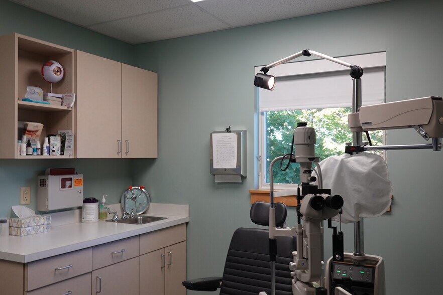 More Photos Of 655 Main St, Saco Medical For Lease