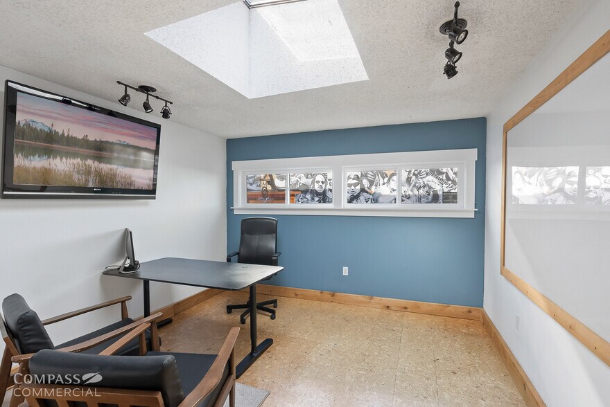 More Photos Of 24 NW Greenwood Ave, Bend Restaurant For Sale