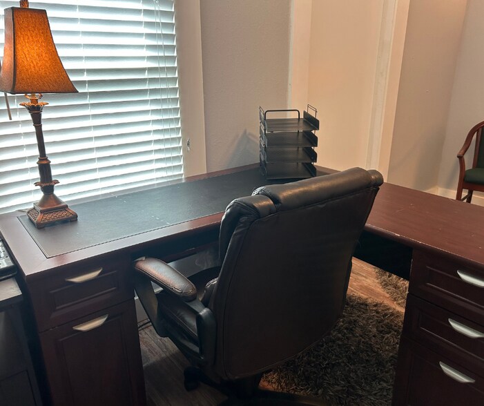 More Photos Of 1031 W Pearl St, Granbury Office Residential For Lease