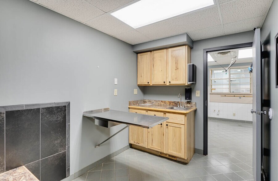 More Photos Of 32 E Mendota Rd, Inver Grove Heights Auto Dealership For Sale