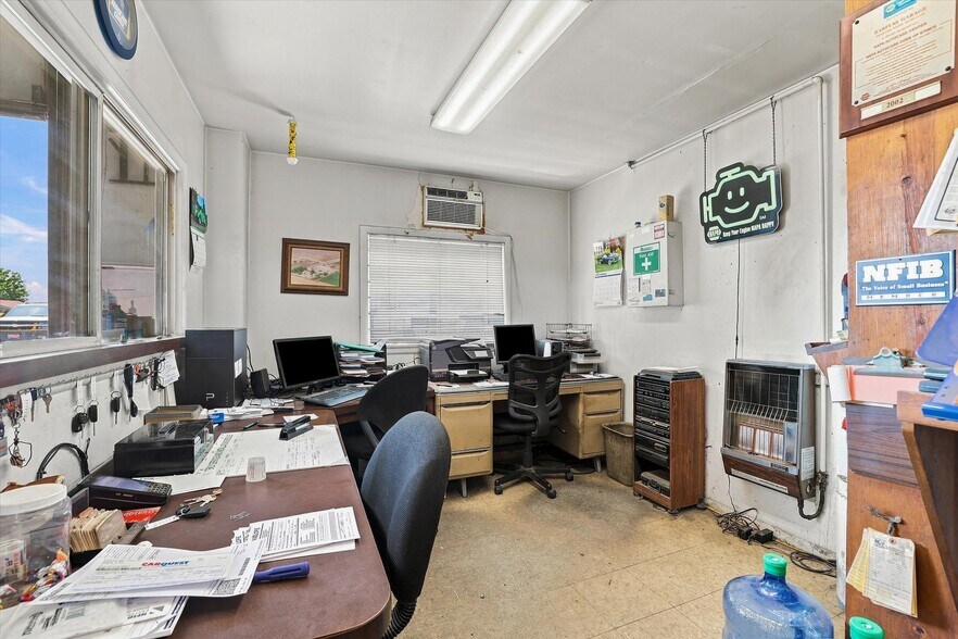 More Photos Of 9975 6400 w, Tremonton Office For Sale