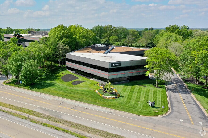 More Photos Of 12935 N Outer Forty Rd, Saint Louis Office For Lease