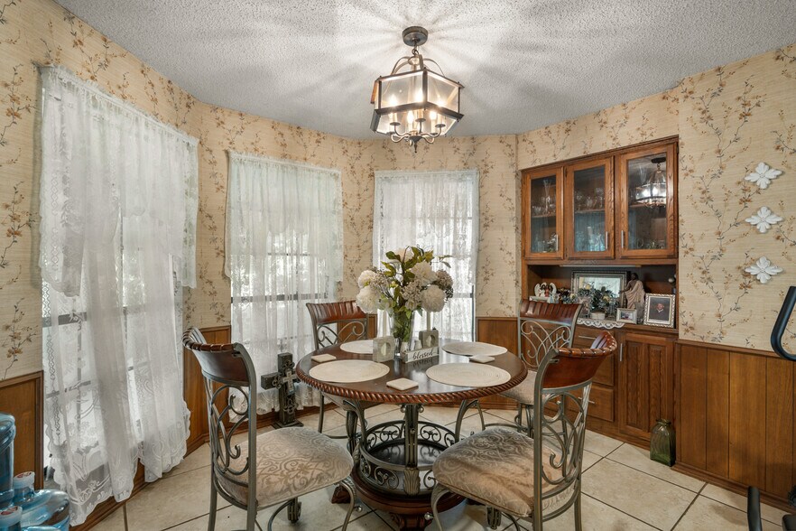 More Photos Of 5792 FM 6, Josephine Showroom For Sale