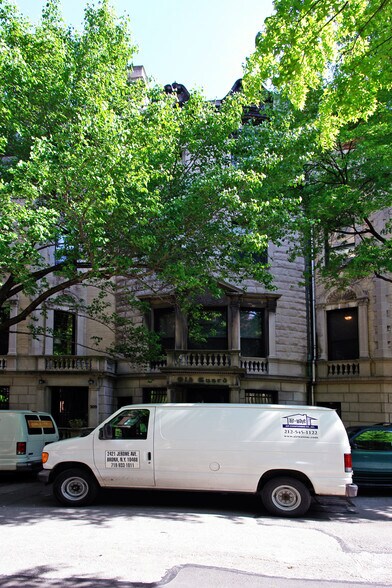 More Photos Of 307 W 91st St, New York Specialty For Lease