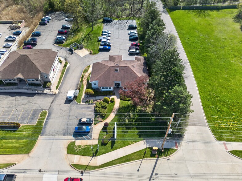 More Photos Of 6300 Sashabaw Rd, Village of Clarkston Storefront For Lease