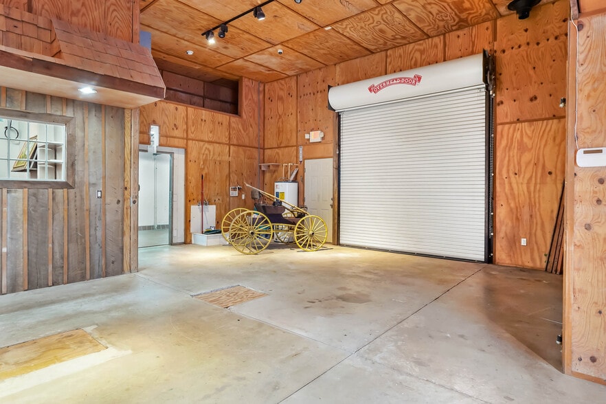 More Photos Of 8977 DuPont Blvd, Lincoln Convenience Store For Sale