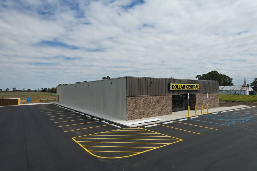 Primary Photo Of 222 Trade, Calypso Freestanding For Sale