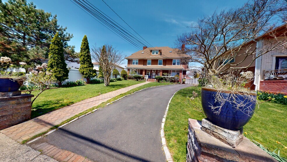 More Photos Of 3108 Healy Ave, Far Rockaway Apartments For Sale