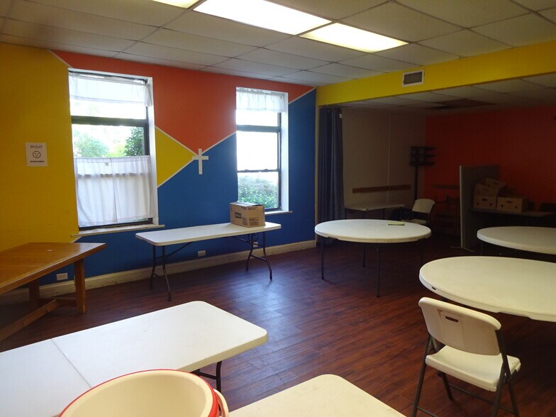 More Photos Of 317 Washington St W, Charleston Specialty For Sale