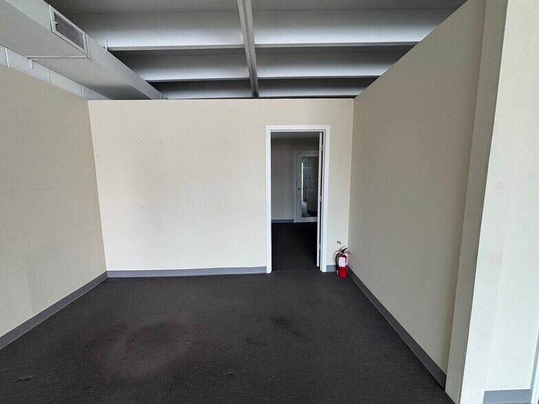 More Photos Of 208 N Locust Ave, Gallatin Freestanding For Lease