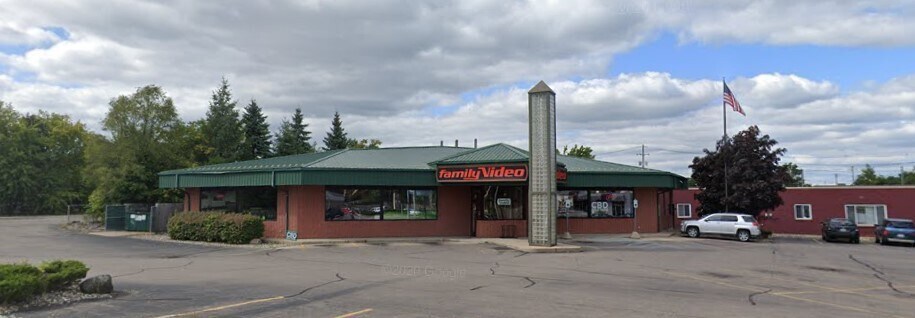 More Photos Of 2524 S Cedar St, Lansing Freestanding For Lease