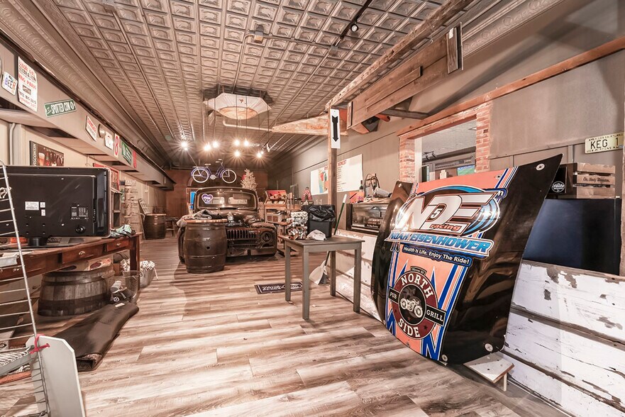 More Photos Of 1607-1609 10th St, Monroe General Retail For Sale