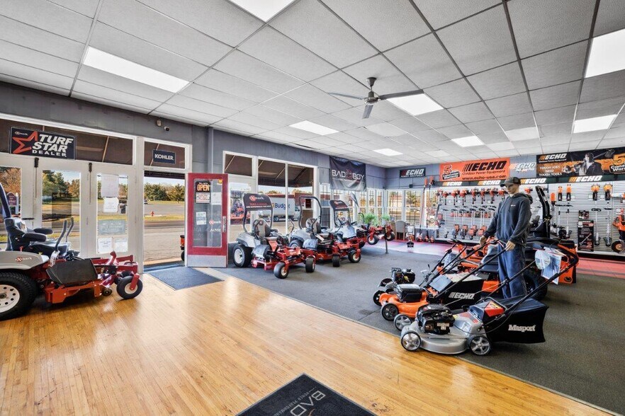 More Photos Of 9800 S Congress St, New Market Auto Repair For Sale