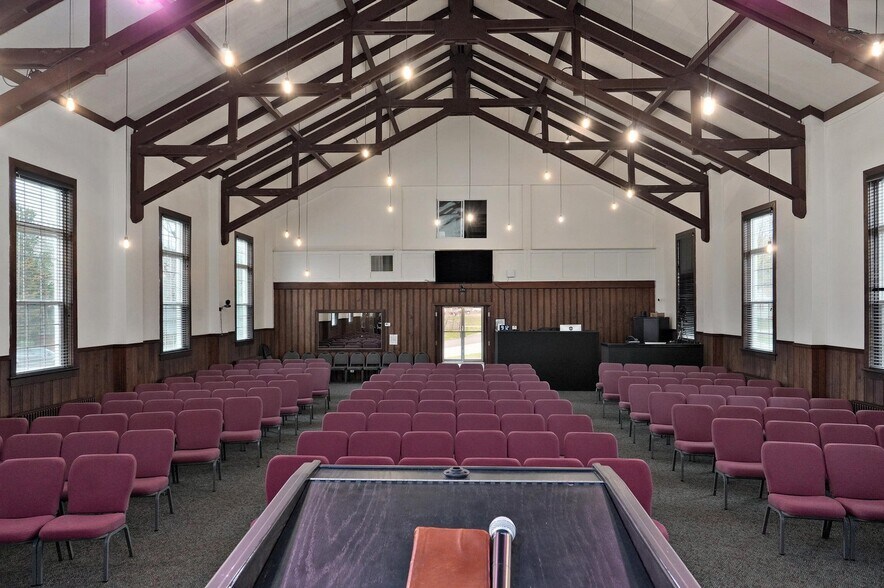 More Photos Of 2440 E Seminole St, Springfield Specialty For Sale