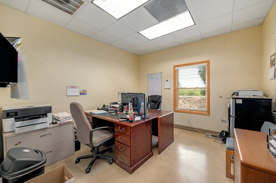 More Photos Of 1300 Universal City Blvd, Universal City Warehouse For Sale