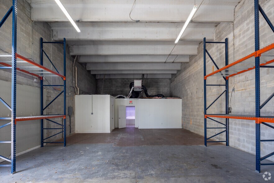 More Photos Of 3130 W 84th St, Hialeah Warehouse For Lease