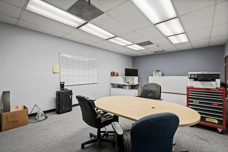 More Photos Of 802-808 Packer Way, Sparks Warehouse For Lease