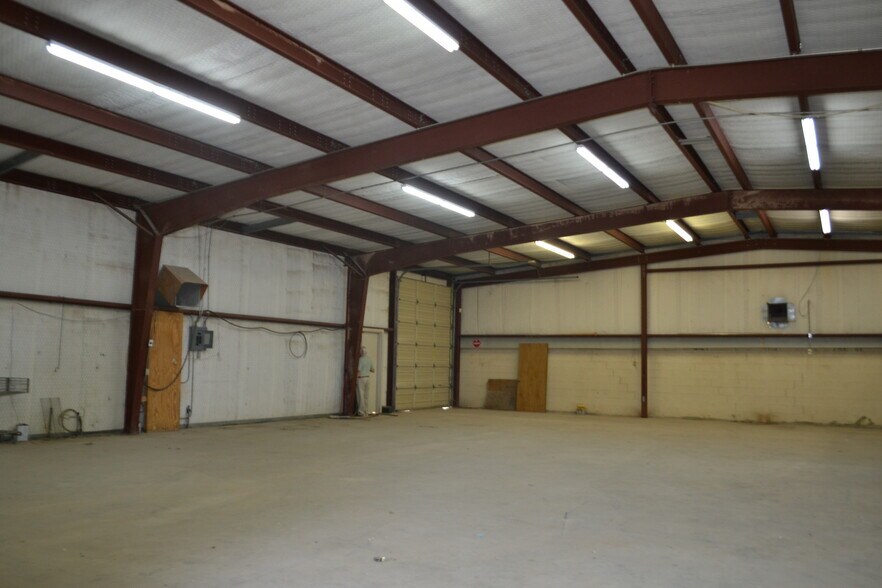 More Photos Of 835 W Sunrise Cir, Hobbs Flex For Lease