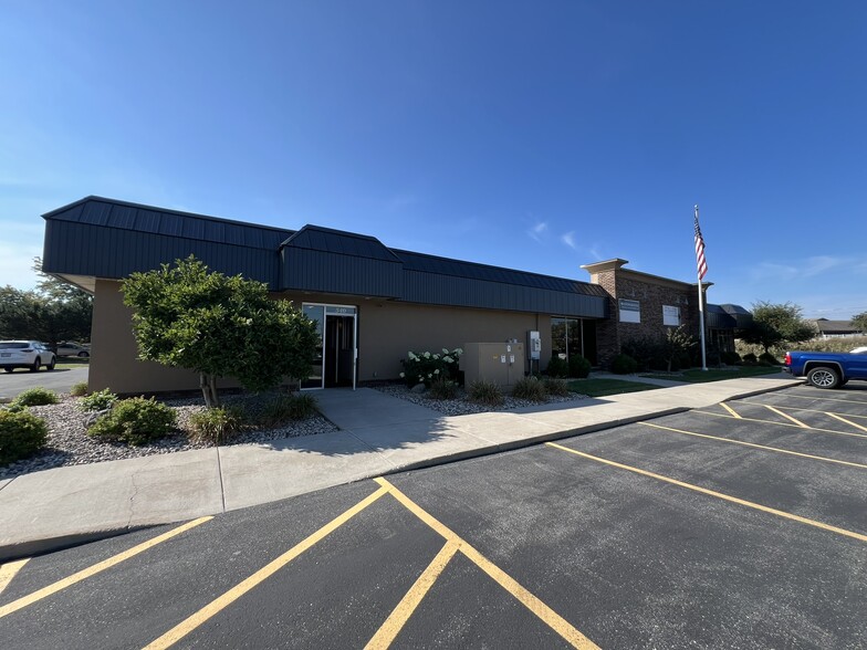 Primary Photo Of 518-540 S Westland Dr, Appleton Office For Lease