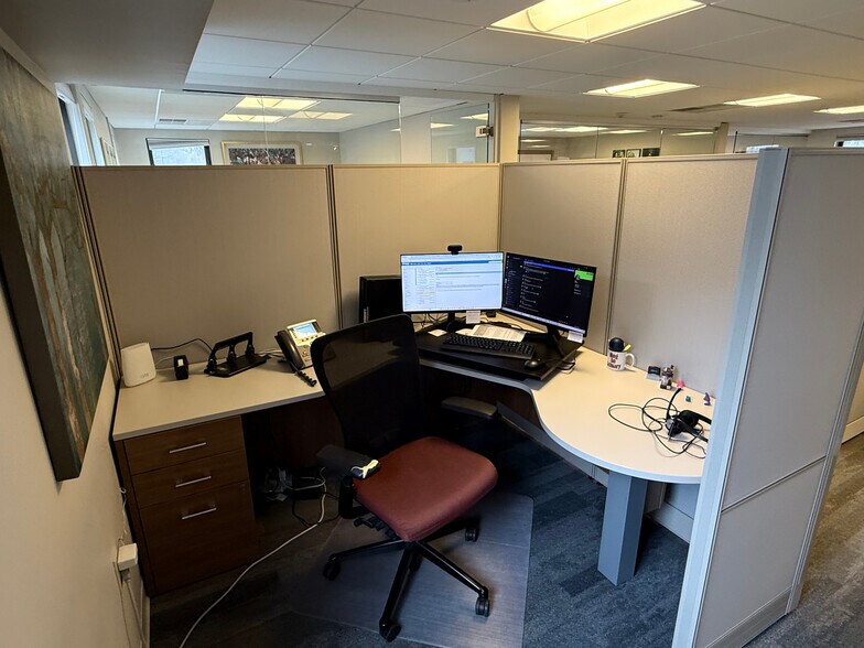 More Photos Of 6 Greenleaf Woods Dr, Portsmouth Office For Sale