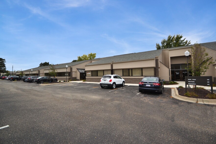 More Photos Of 7115 Orchard Lake Rd, West Bloomfield Office For Lease