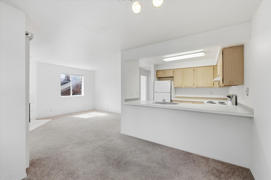 More Photos Of 8320 Lake City Way NE, Seattle Apartments For Sale