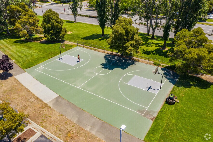 More Photos Of 1400 Bridge Pky, Redwood City Research And Development For Lease