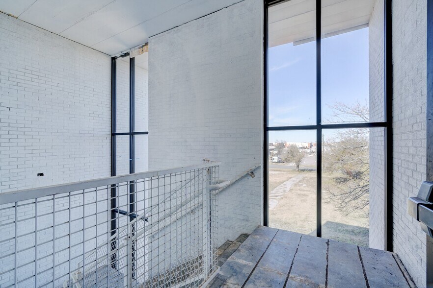 More Photos Of 36 NE 36th St, Oklahoma City Manufacturing For Lease