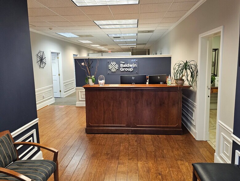 More Photos Of 20 S King St, Leesburg Office For Lease