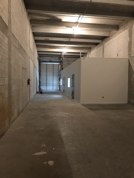 More Photos Of 8530-8548 NW 64th St, Miami Warehouse For Lease