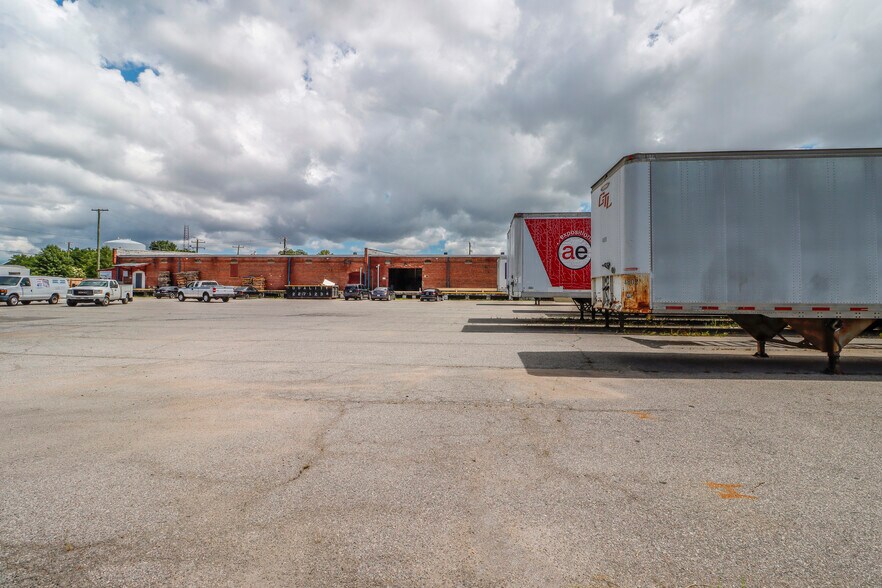 More Photos Of 827 Douglas Ave, Portsmouth Warehouse For Sale
