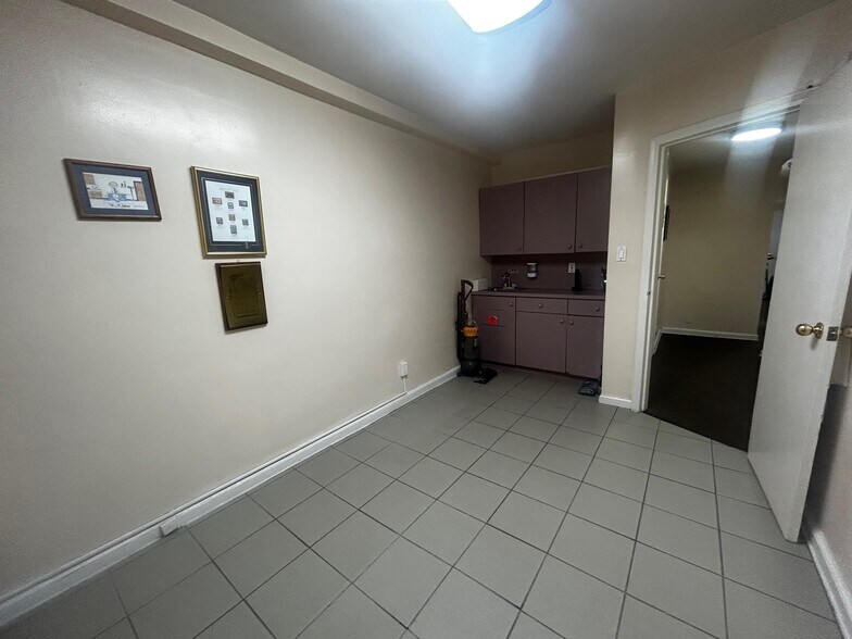 More Photos Of 8314 4th Ave, Brooklyn Office Residential For Lease