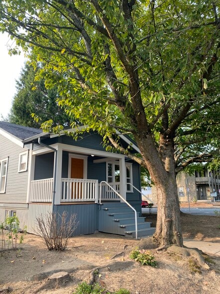 More Photos Of 2022 Broadway St, Vancouver Loft Creative Space For Sale