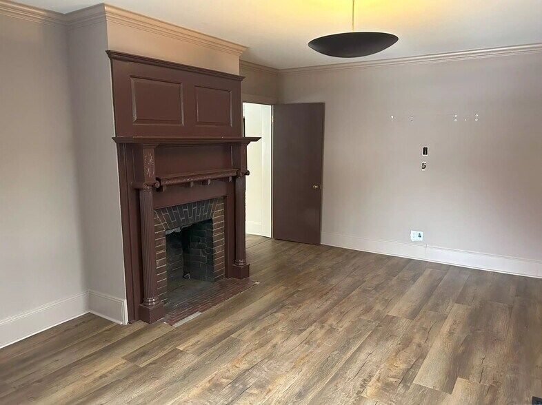 More Photos Of 25 W Main St, Sharon Office For Sale