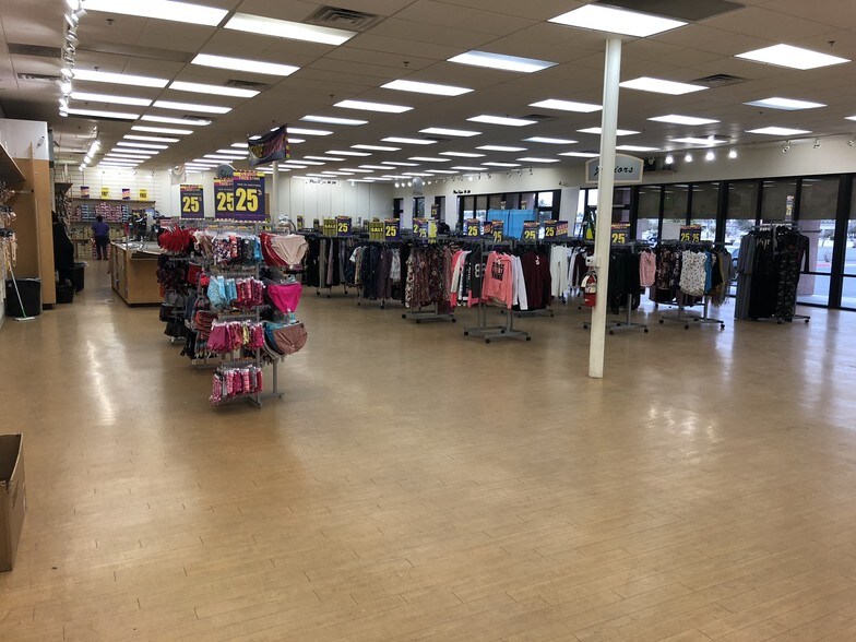 More Photos Of 921-1061 W Owens Ave, Las Vegas General Retail For Lease
