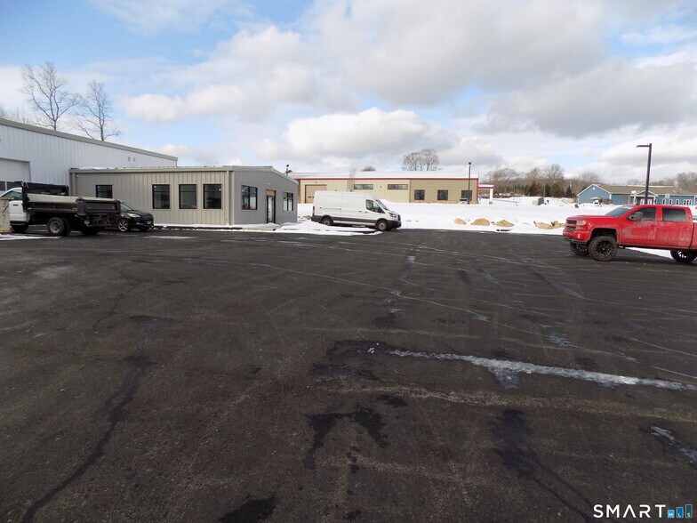 More Photos Of 28 Lassy Ct, Terryville Warehouse For Lease