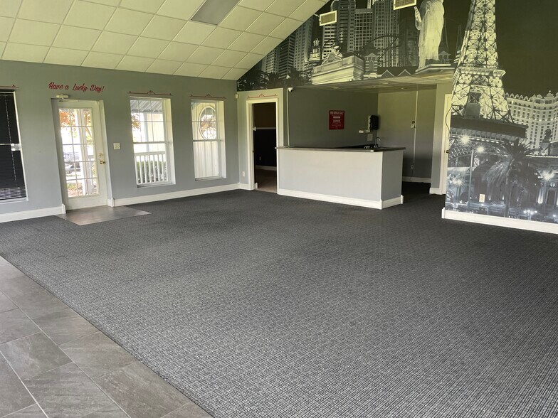 More Photos Of 1808 Clark St, Carterville Light Distribution For Sale