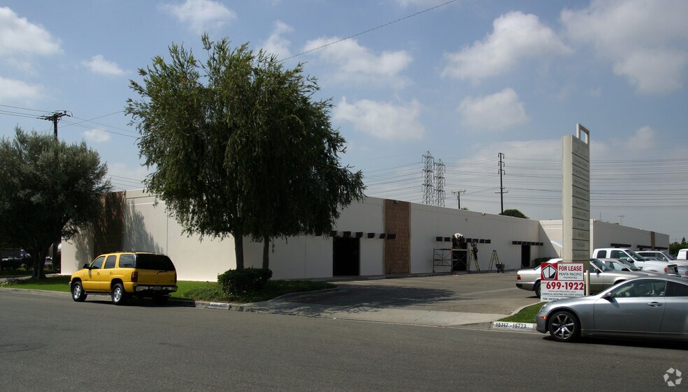 More Photos Of 15321-15323 Texaco Ave, Paramount Unknown For Lease