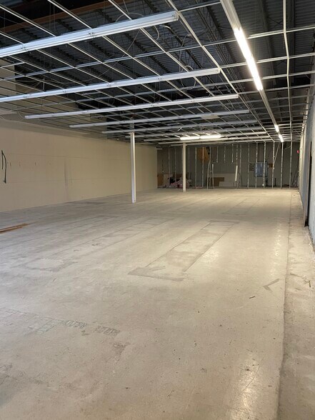 More Photos Of 685 S College St, Harrodsburg Storefront Retail Office For Lease