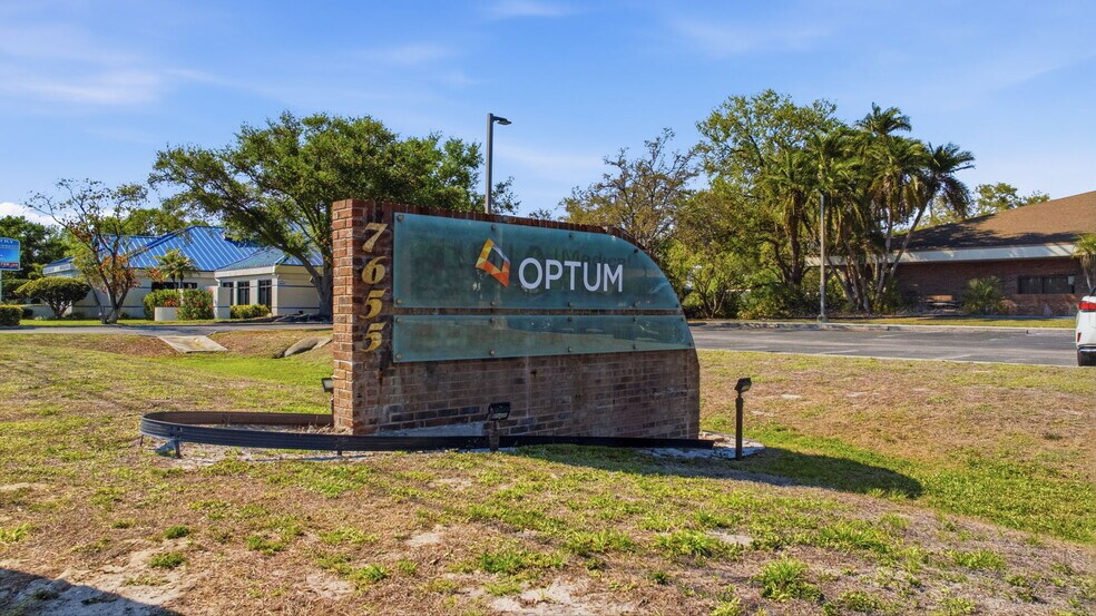 More Photos Of 7655 38th Ave N, Saint Petersburg Office For Sale