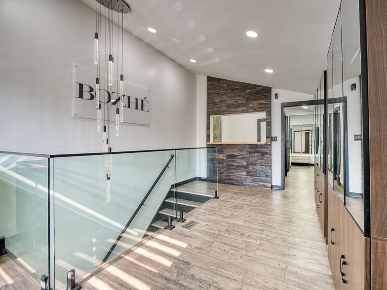 More Photos Of 10850 Pearl Rd, Strongsville Office For Sale