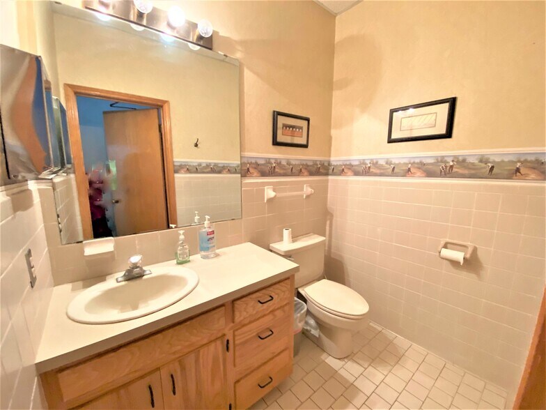 More Photos Of 119 S Main St, Lockhart Office For Lease