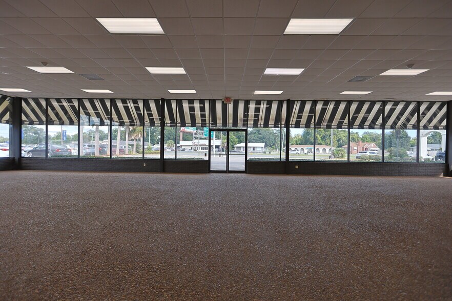 More Photos Of 705 N New Warrington Rd, Pensacola Auto Repair For Lease