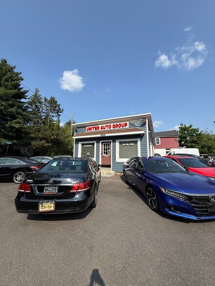 More Photos Of 689 Pascack Rd, Township of Washington Auto Repair For Sale