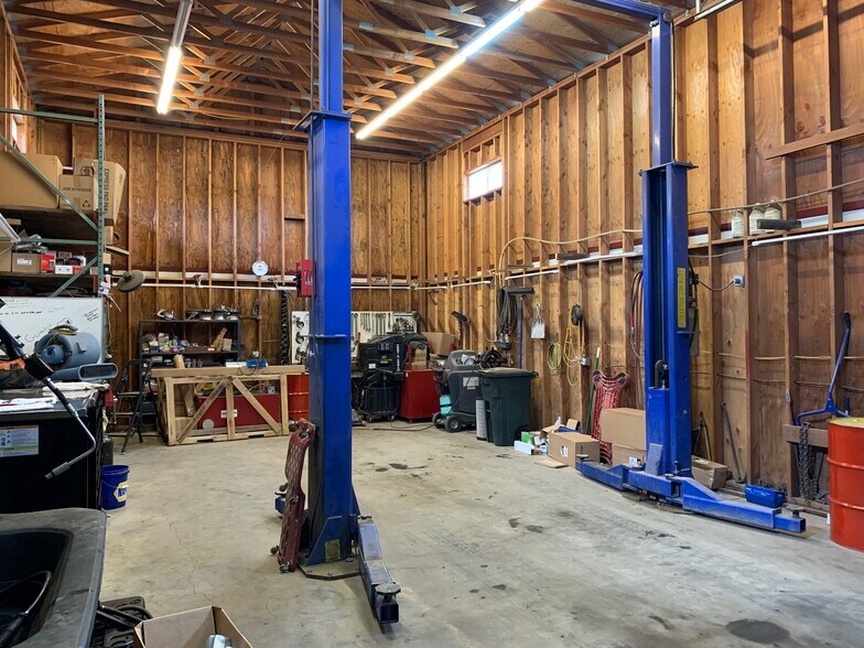 More Photos Of 21100-21190 SW Oregon St, Sherwood Warehouse For Sale