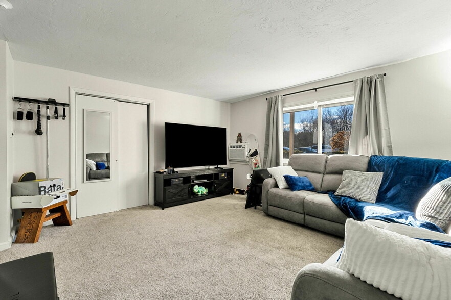 More Photos Of 1669-1671 Main St, Leicester Apartments For Sale