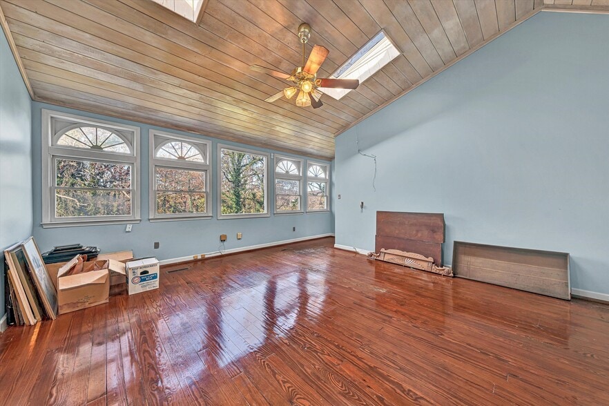 More Photos Of 934 Commander Dr, Roanoke Specialty For Sale