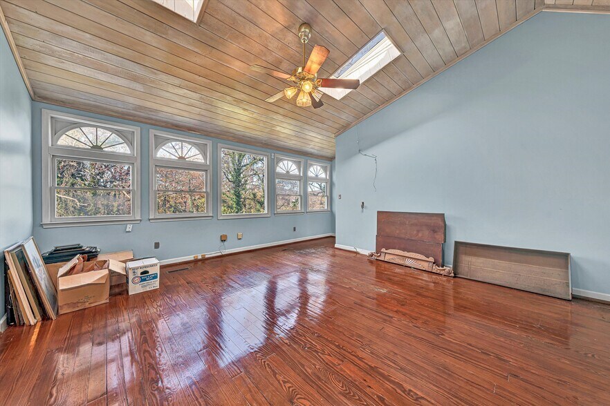 More Photos Of 934 Commander Dr, Roanoke Specialty For Sale